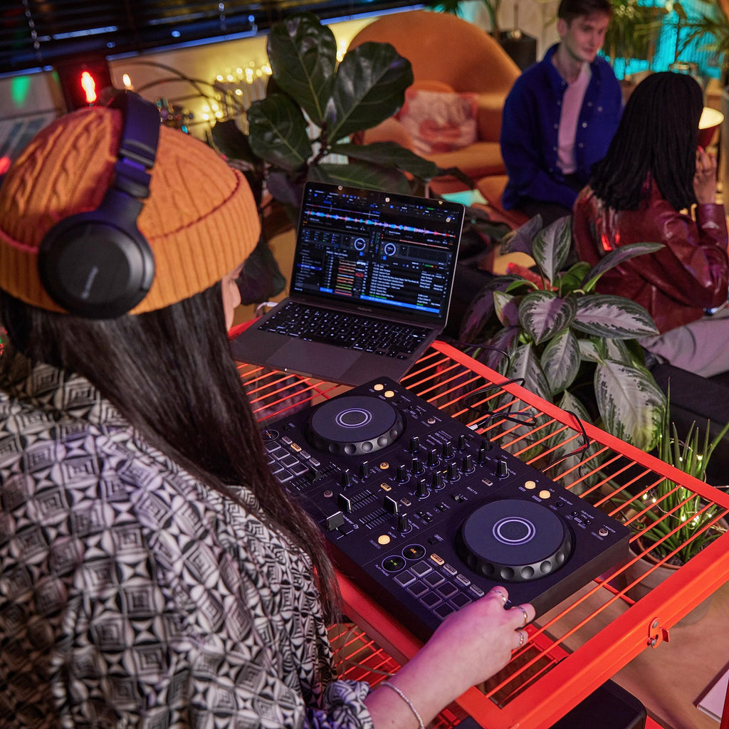 Pioneer DJ DDJ-FLX4 2-deck Rekordbox and Serato DJ Controller - Graphite